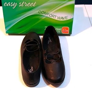 New in Box                         Easy Street Black Flats Size 8.5W